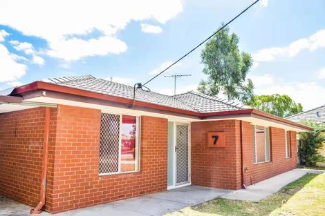 Property photo of 7 Lowanna Way Armadale WA 6112