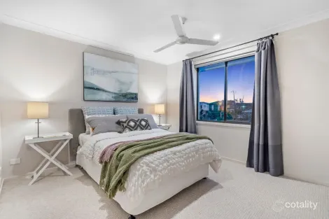 Property photo of 25 North Quay Circuit Hope Island QLD 4212