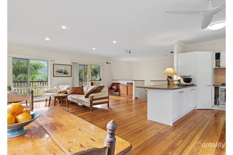 Property photo of 6 Powell Place Bentley Park QLD 4869