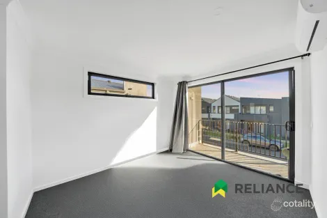 Property photo of 11 Pendower Way Werribee VIC 3030