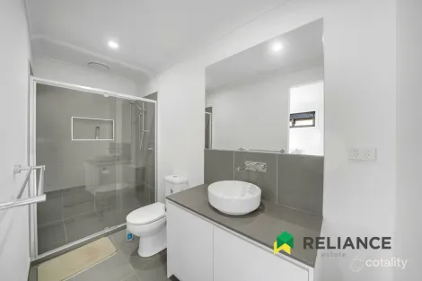 Property photo of 11 Pendower Way Werribee VIC 3030