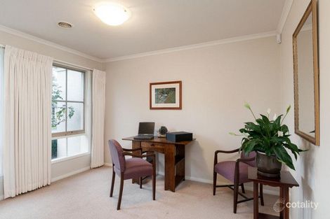 Property photo of 10 Nimblefoot Way Lilydale VIC 3140