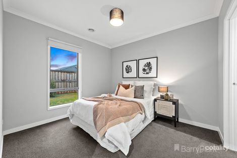Property photo of 30 Merano Circuit Cranbourne South VIC 3977