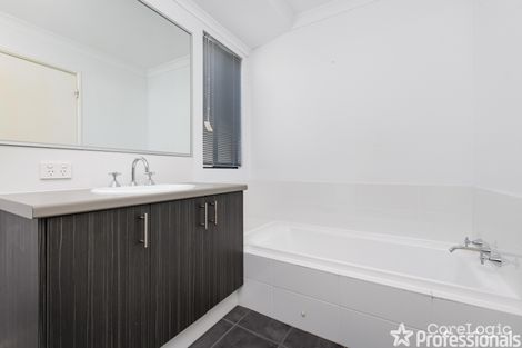 Property photo of 11 Elvire Grove Golden Bay WA 6174