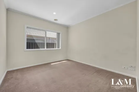 Property photo of 77 Mareeba Way Craigieburn VIC 3064