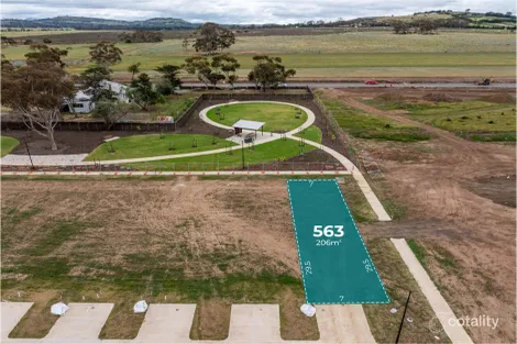 Property photo of 18 Arcuata Walk Diggers Rest VIC 3427