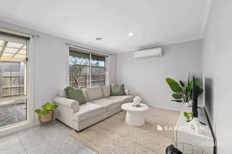 Property photo of 19 Glenaire Crescent Cranbourne West VIC 3977