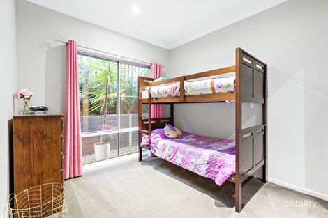 Property photo of 2 Bowerbird Crescent Dakabin QLD 4503