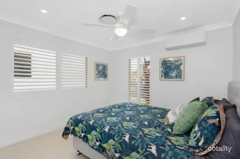 Property photo of 42 Oxley Drive Paradise Point QLD 4216