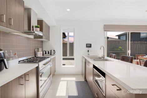 Property photo of 28 Pinnacle Way Fraser Rise VIC 3336