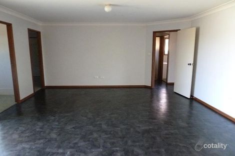 Property photo of 31 Langi Crescent Glenfield Park NSW 2650