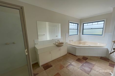 Property photo of 10 Lakeside Court Hamilton VIC 3300