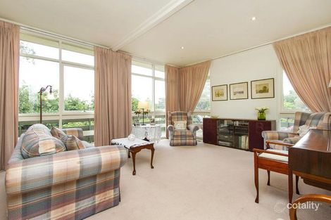 Property photo of 3 Leewarra Drive Glen Waverley VIC 3150