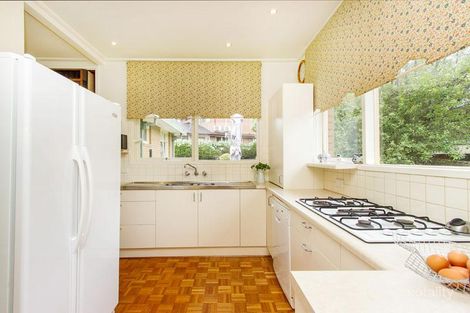 Property photo of 3 Leewarra Drive Glen Waverley VIC 3150