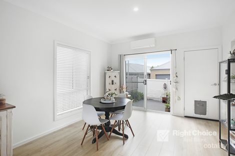 Property photo of 2/18 Balmoral Parade Tullimbar NSW 2527