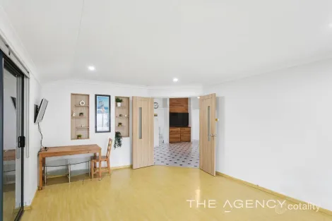 Property photo of 18 Adelphi Court Marangaroo WA 6064