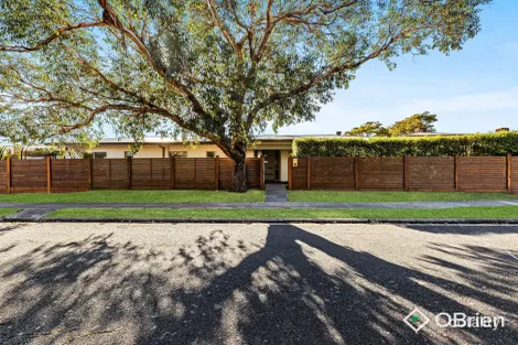 2 Augusta Cres, Frankston, VIC 3199