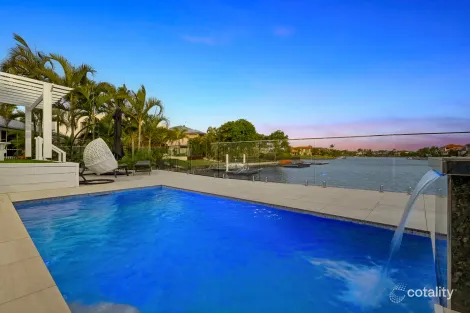 2 Pipers Pnt, Helensvale, QLD 4212