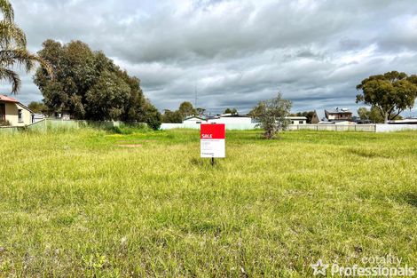 17 Battery St, Muluckine, WA 6401