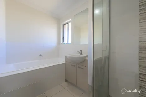 Property photo of 48 Cornforth Crescent Kirkwood QLD 4680