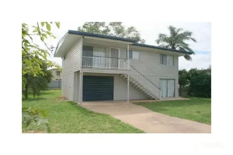 Property photo of 2 Edwards Place Emerald QLD 4720