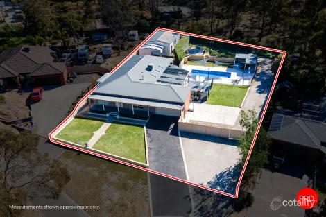 Property photo of 13 Bedarra Court Maiden Gully VIC 3551