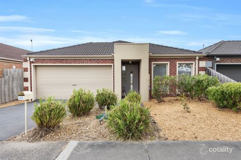 32 Sandalwood Dr, Pakenham, VIC 3810