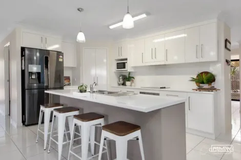 Property photo of 4 Seashell Court Lammermoor QLD 4703