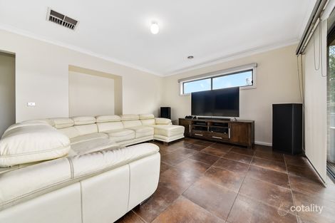 Property photo of 5 Lawrence Close Pakenham VIC 3810