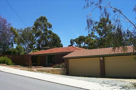 15 Carrick Rd, Mount Richon, WA 6112