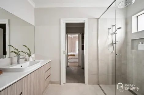 Property photo of 2/72A Spring Gully Road Spring Gully VIC 3550