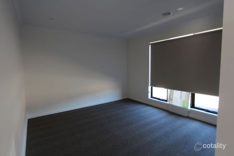 Property photo of 17 Faolan Way Cranbourne West VIC 3977