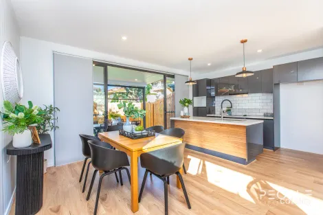 Property photo of 3/14 Macaulay Street Coorparoo QLD 4151