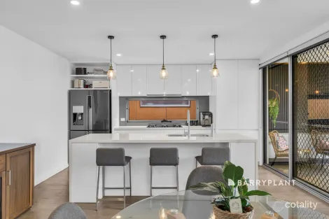 Property photo of 12 Aramon Way Berwick VIC 3806