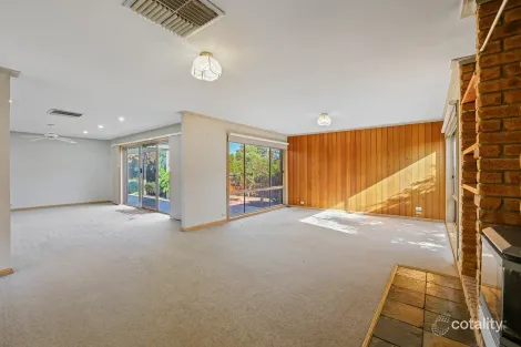 Property photo of 90 Lampard Road Drouin VIC 3818
