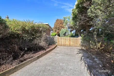 Property photo of 90 Lampard Road Drouin VIC 3818