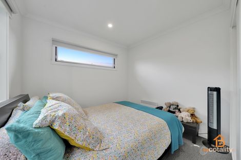Property photo of 2 Oxbow Walk Truganina VIC 3029