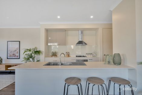 Property photo of 50 Cascade Terrace Craigieburn VIC 3064