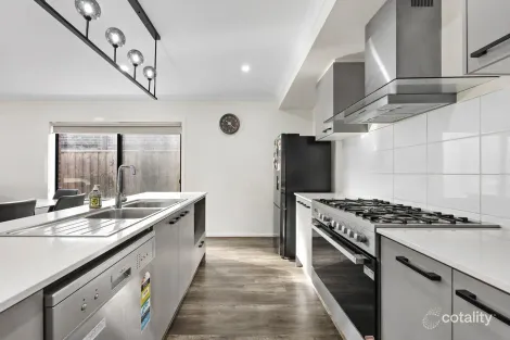 Property photo of 16 Cellar Circuit Sunbury VIC 3429