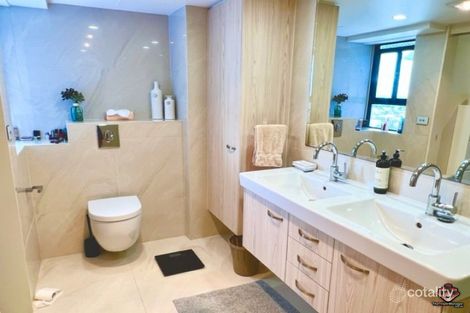 102/17 Bayview St, Runaway Bay, QLD 4216