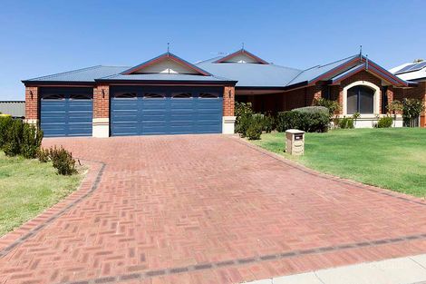 Property photo of 42 Coulterhand Circle Byford WA 6122