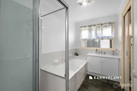 Property photo of 8 Daniher Close Berwick VIC 3806