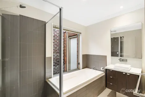 Property photo of 15 Snugburgh Way Epping VIC 3076