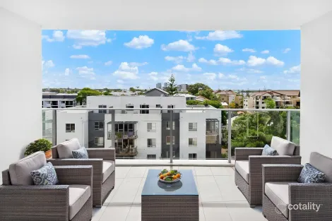 509/17 BATH ST, LABRADOR, QLD 4215