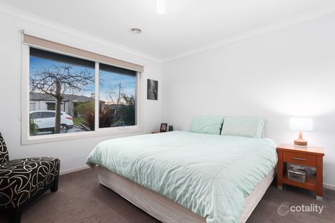 Property photo of 8 Persimmon Lane Pakenham VIC 3810