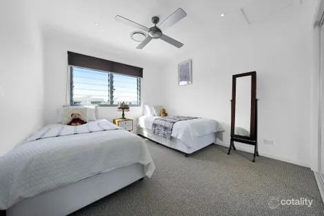 Property photo of 1 Fleetwood Court Helensvale QLD 4212