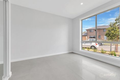 Property photo of 32 Howard Loop Oran Park NSW 2570