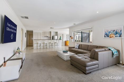 Property photo of 32 Golden Way Skye VIC 3977