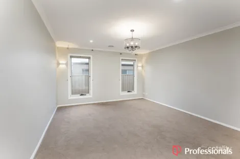 Property photo of 33 Erlandsen Circuit Wodonga VIC 3690