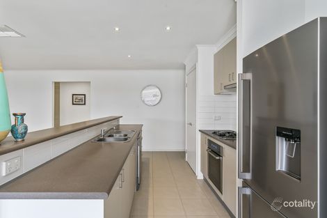 Property photo of 32 Golden Way Skye VIC 3977